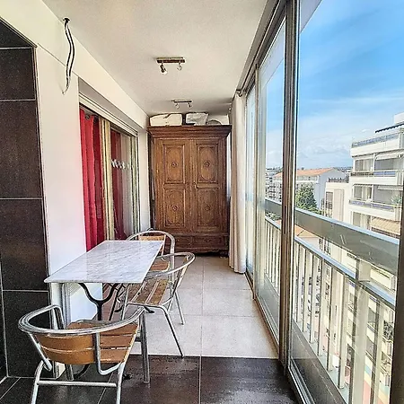 Henri Camille Real Estate - Kent - Huge 2 Bedrooms Appt - 5 Min Croisette * Cannes